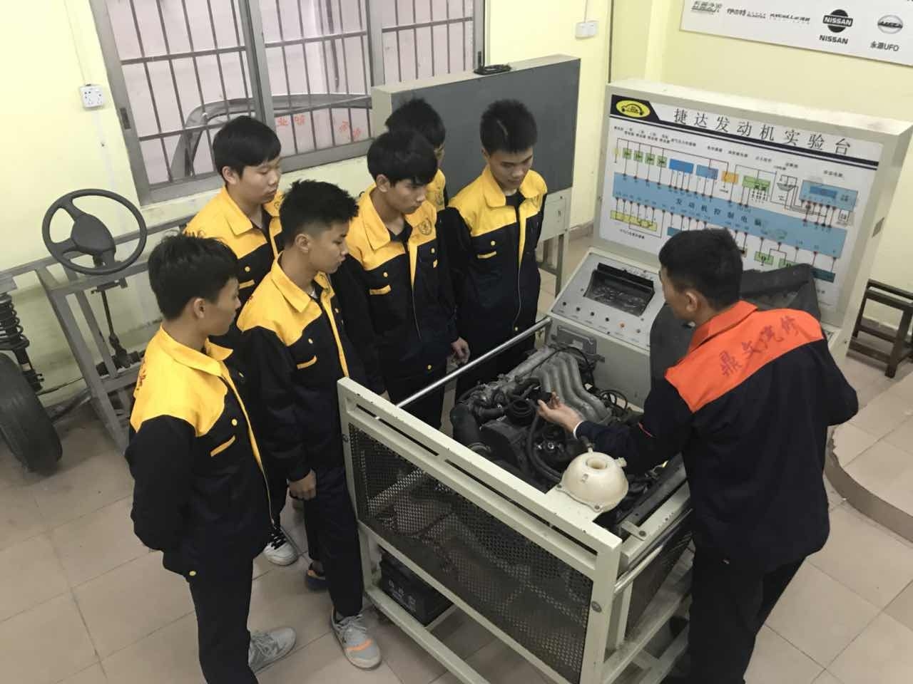 汽车运用与维修.jpg